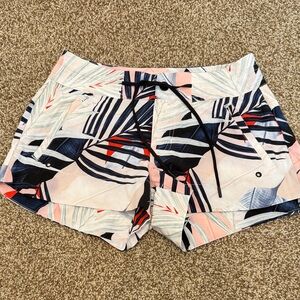 Athleta Tropical Print Women's Shorts 3” length